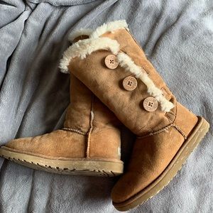 Triple Button UGGS